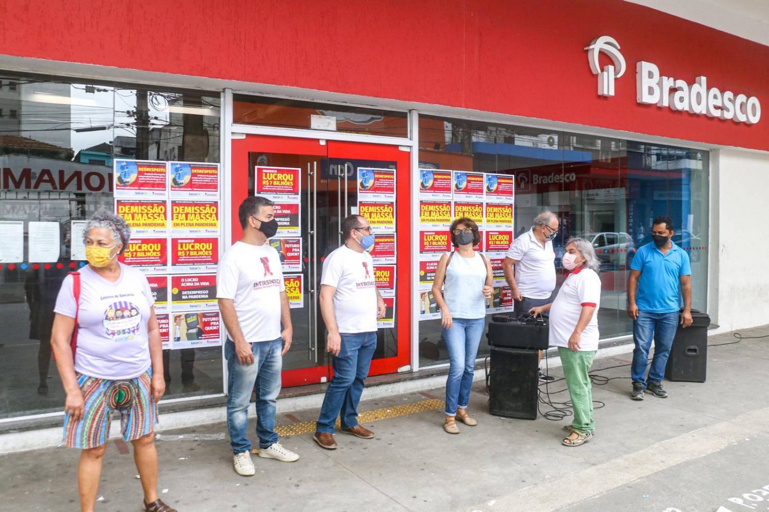 Problemas na sanitização das agências do Bradesco na Baixada Santista Problemas na sanitização das agências do Bradesco na Baixada Santista