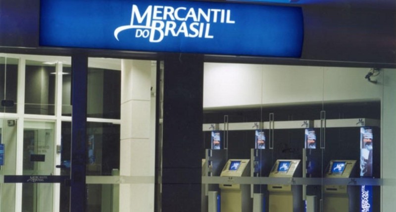 Mercantil do Brasil de Santos desliga porta giratória e ninguém entra e sai