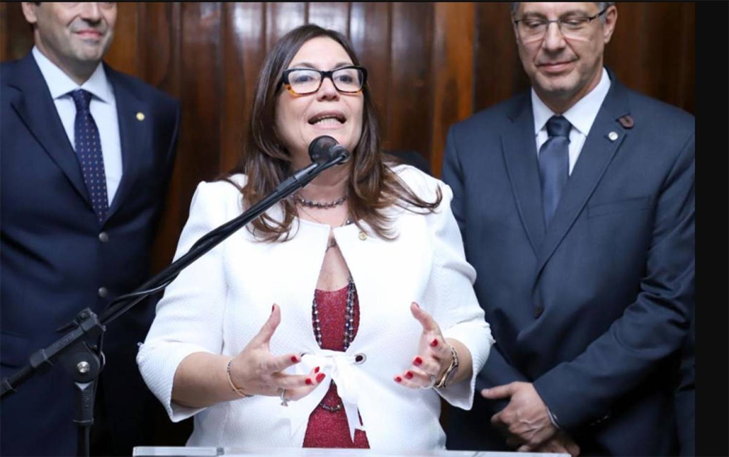 Bia Kicis ressuscita contratação com multa menor do FGTS para os demitidos Bia Kicis ressuscita contratação com multa menor do FGTS para os demitidos