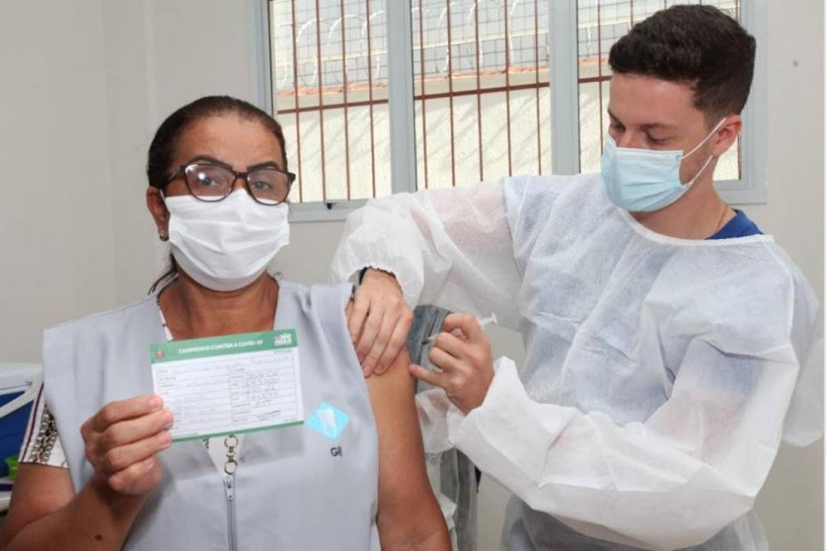 Santos amplia público de vacinação contra a gripe