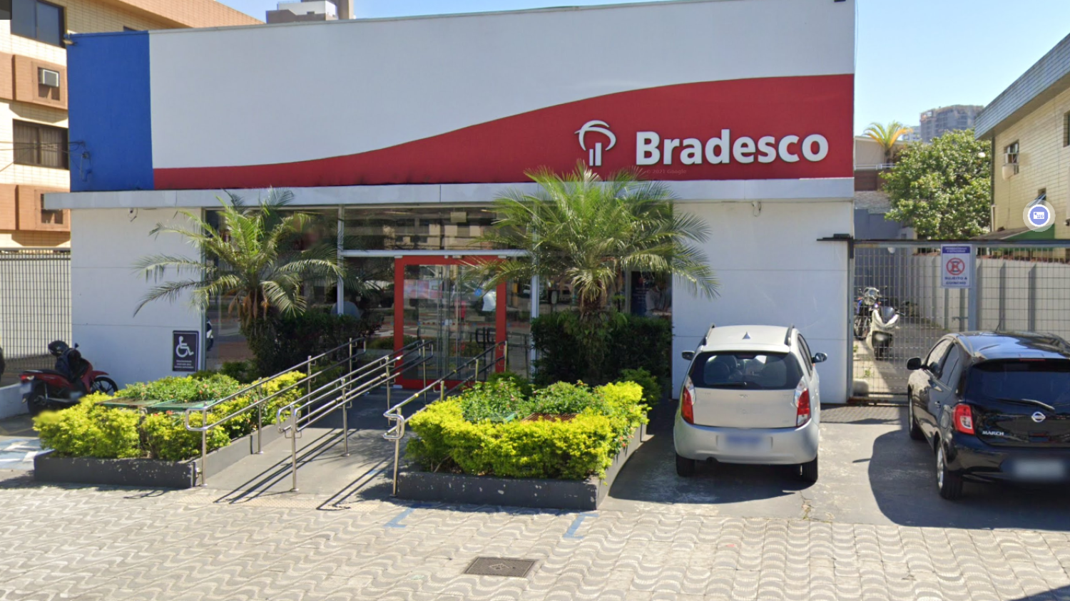 Vitória! Sindicato reintegra bancária do Bradesco em Santos