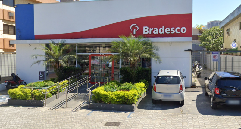 Vitória! Sindicato reintegra bancária do Bradesco em Santos