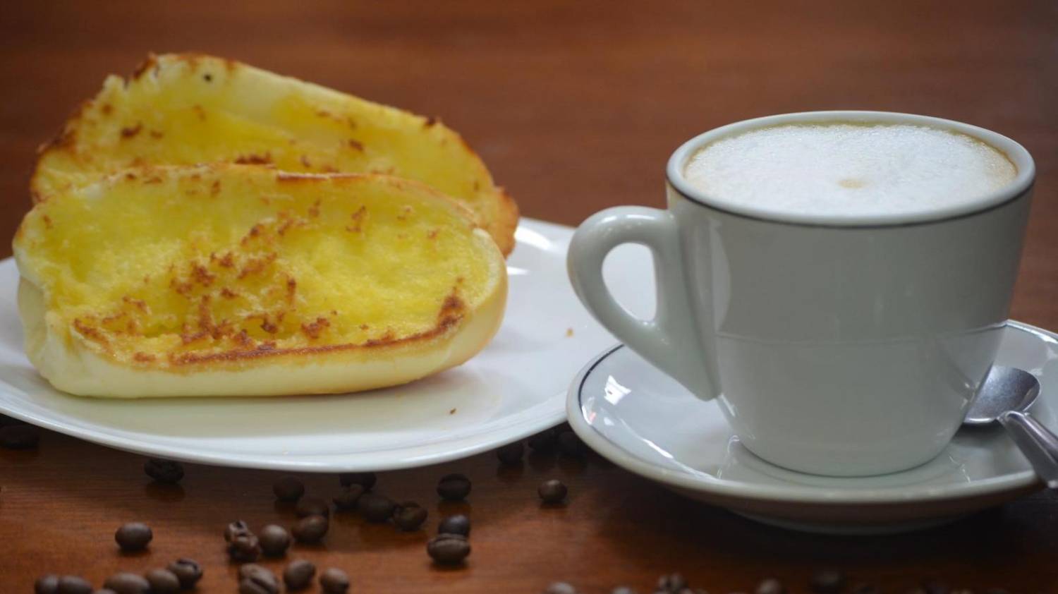 Café com leite e pão com margarina ficam mais longe da mesa dos brasileiros Café com leite e pão com margarina ficam mais longe da mesa dos brasileiros