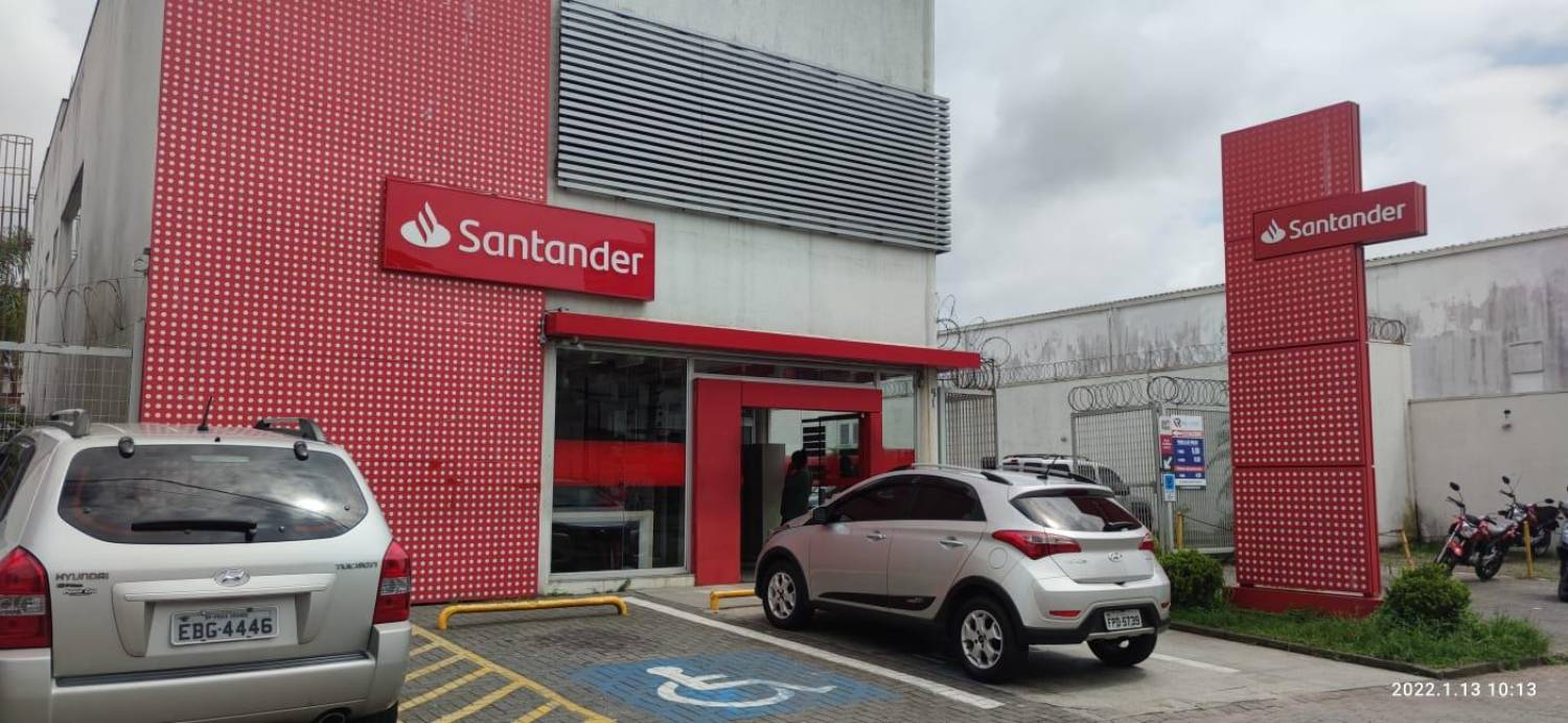 Santander ressarcirá clientes em R$ 79,14 milhões por cobranças indevidas Santander ressarcirá clientes em R$ 79,14 milhões por cobranças indevidas