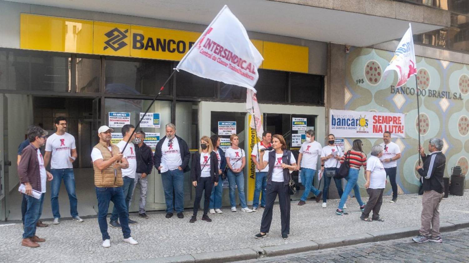 Bancários do BB arrancam novo ACT e barram retirada de direitos Bancários do BB arrancam novo ACT e barram retirada de direitos