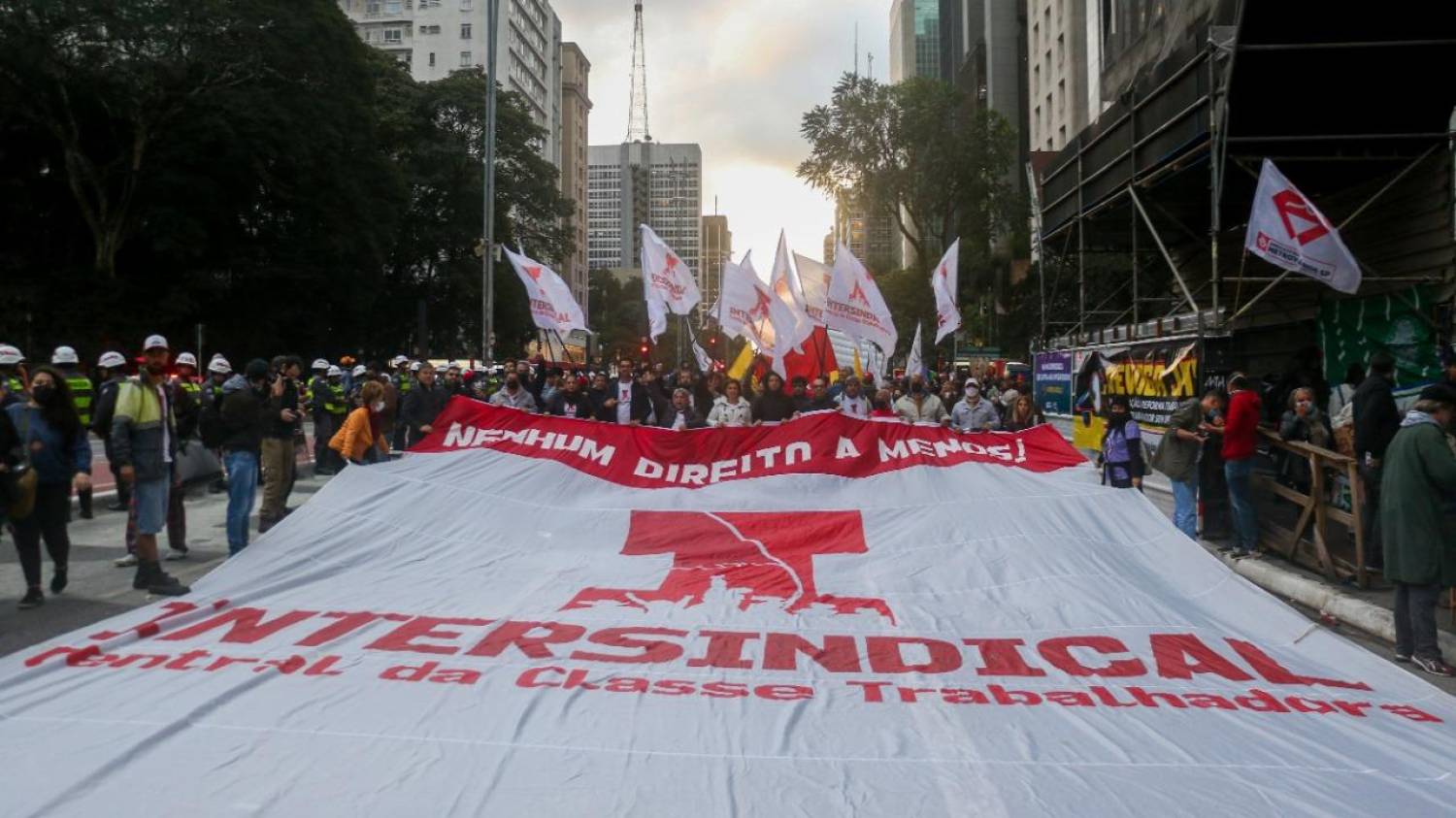 Manifestação pela Democracia reúne 10 mil na Paulista, em São Paulo Manifestação pela Democracia reúne 10 mil na Paulista, em São Paulo
