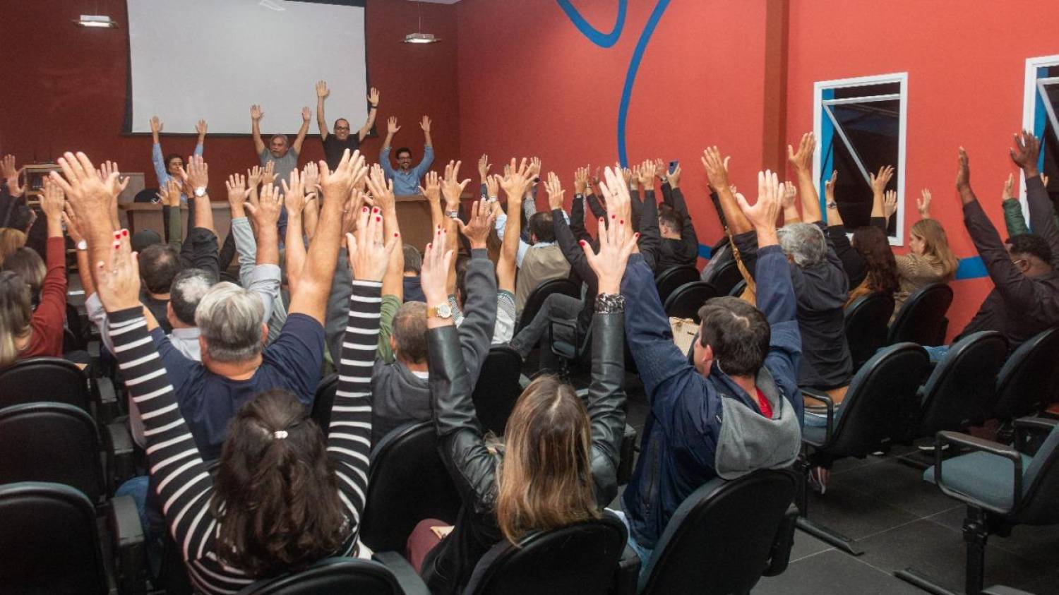 Bancários aprovam proposta nacionalmente e preservam todos os direitos Bancários aprovam proposta nacionalmente e preservam todos os direitos