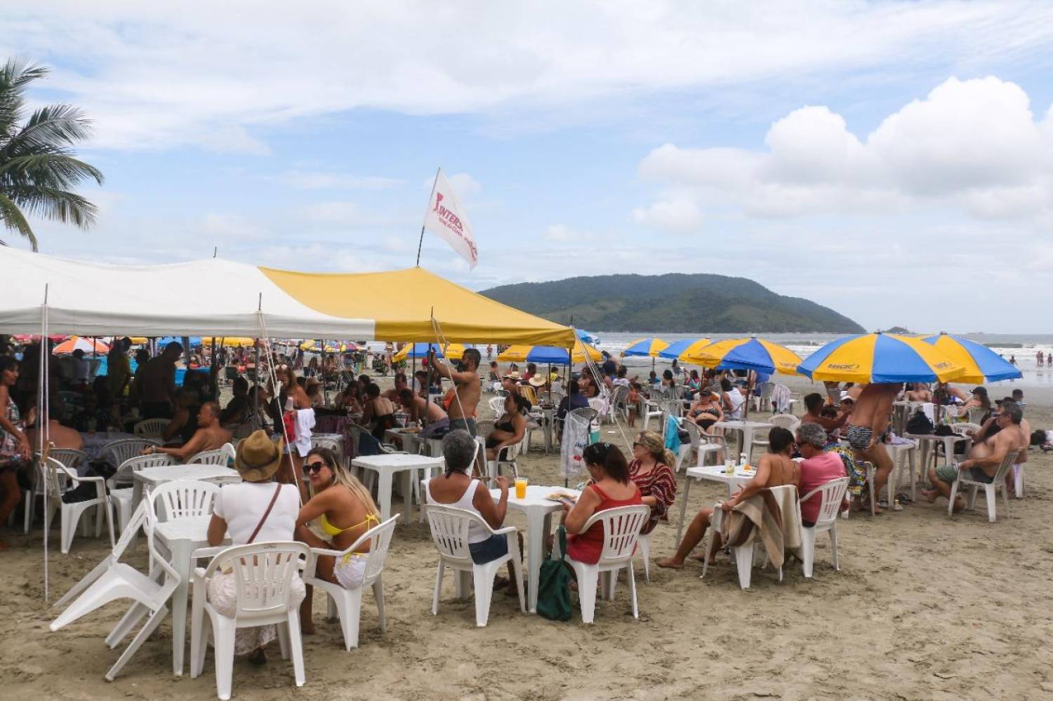 Barraca de praia do Sindicato volta a ser montada a partir de 5 de novembro Barraca de praia do Sindicato volta a ser montada a partir de 5 de novembro