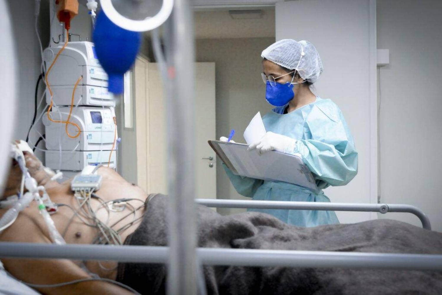 Covid-19: baixa adesão ao ciclo vacinal aumenta riscos de nova onda Covid-19: baixa adesão ao ciclo vacinal aumenta riscos de nova onda