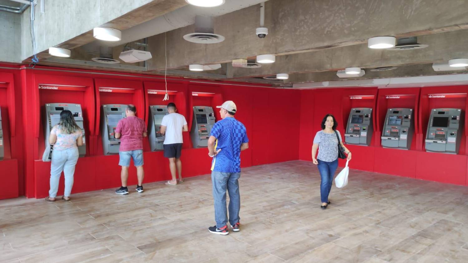 Agências bancárias não abrem no dia 30 de dezembro. Conheça programação do fim de ano Agências bancárias não abrem no dia 30 de dezembro. Conheça programação do fim de ano