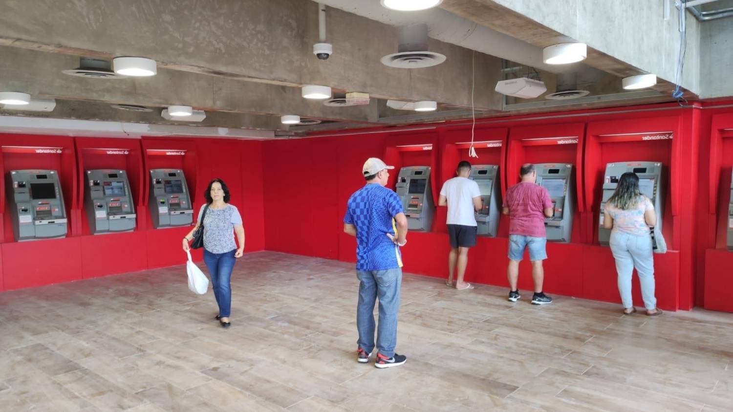 Banco deve indenizar cliente por falha em depósito em caixa eletrônico Banco deve indenizar cliente por falha em depósito em caixa eletrônico