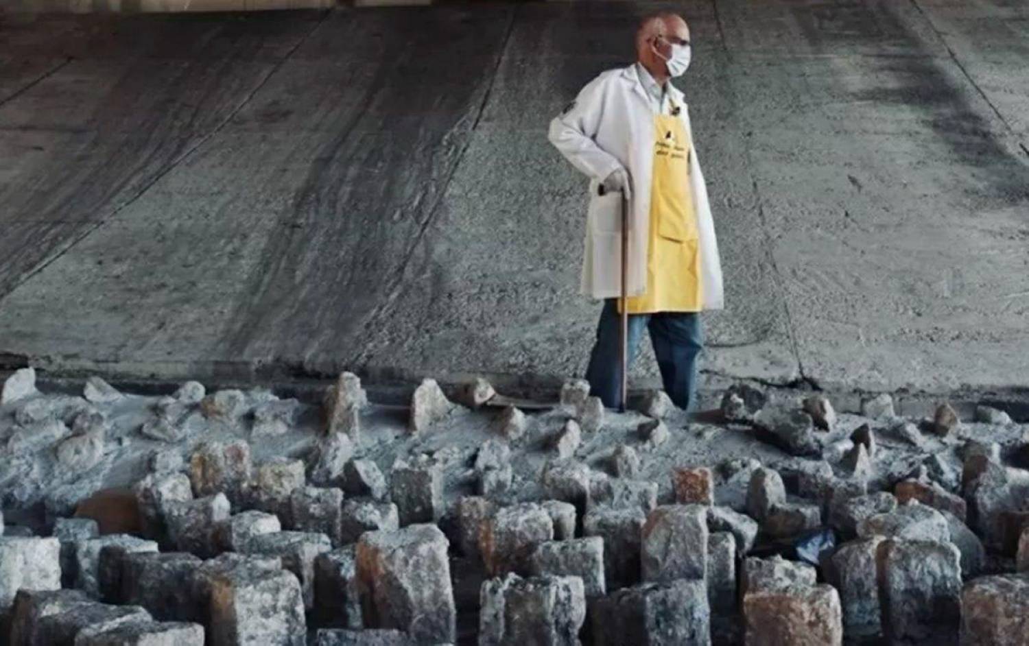 Pinos contra moradores de rua mostram respeito do Itaú só na publicidade Pinos contra moradores de rua mostram respeito do Itaú só na publicidade