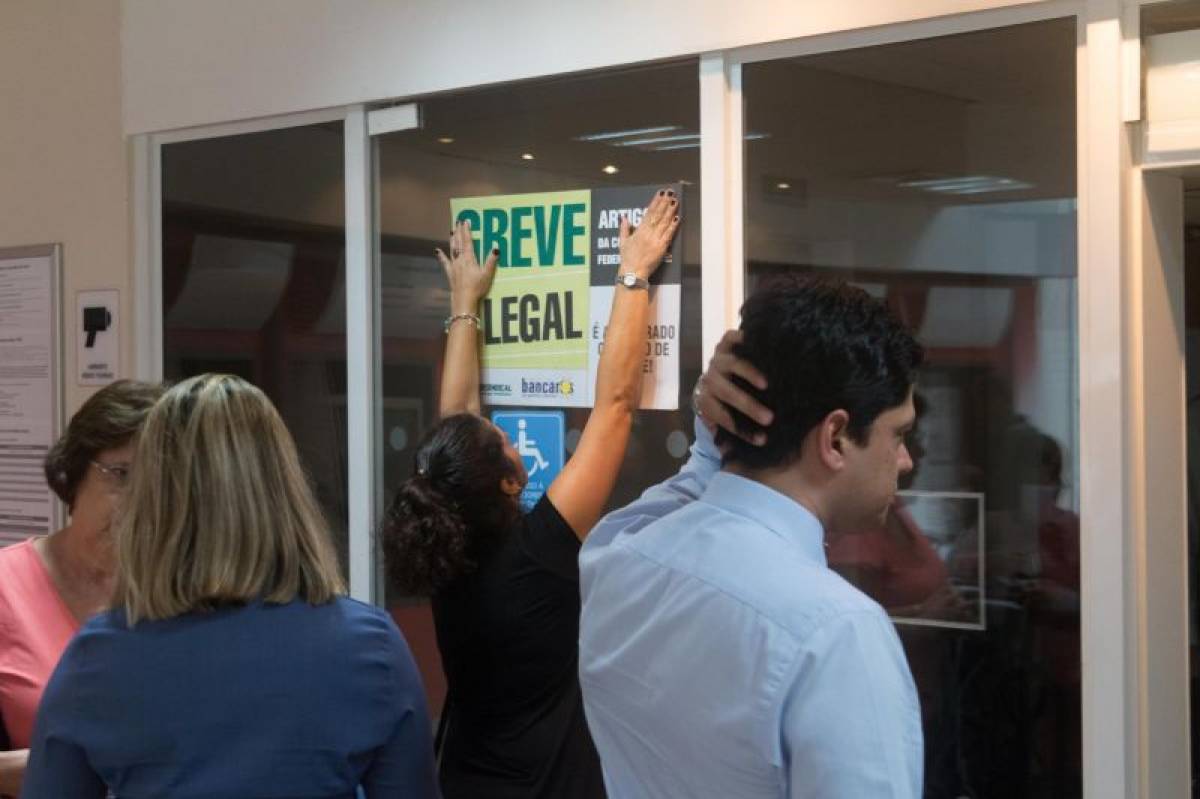 Greve toma conta do Brasil e pressiona banqueiros