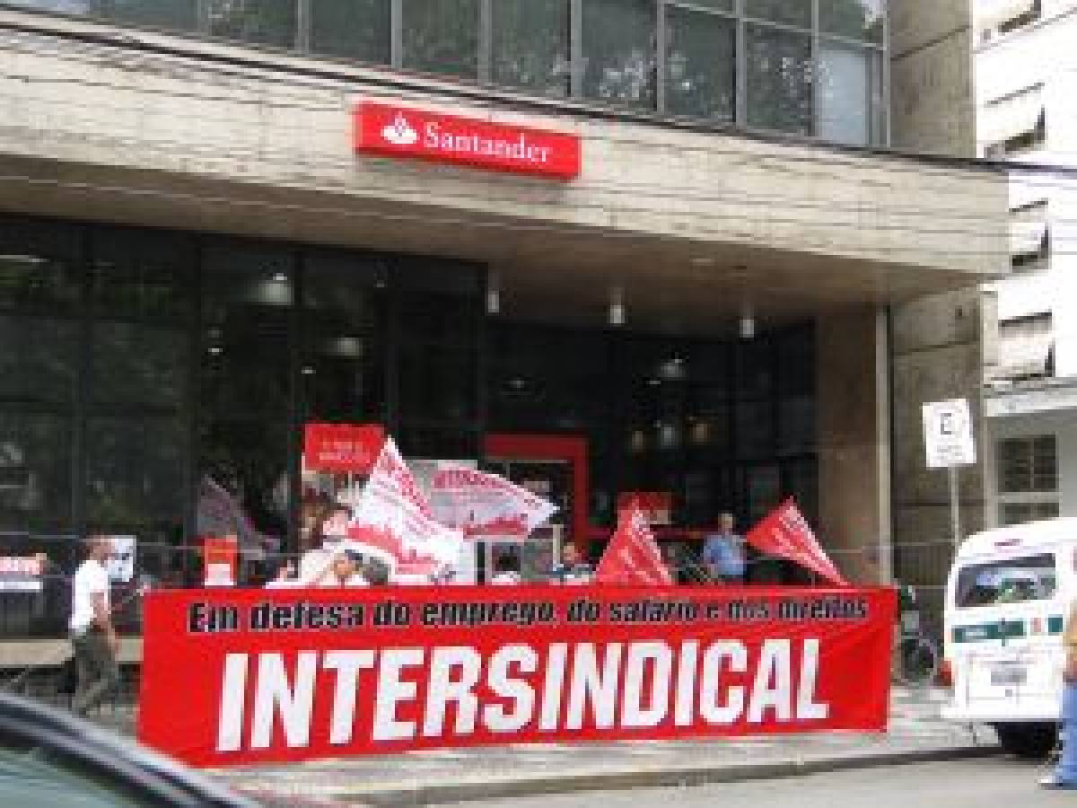 Greve dos bancários da Intersindical é forte em Santos