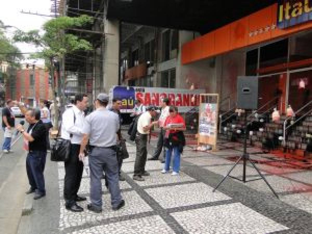Paralisação com muito protesto no Itaú em Santos
