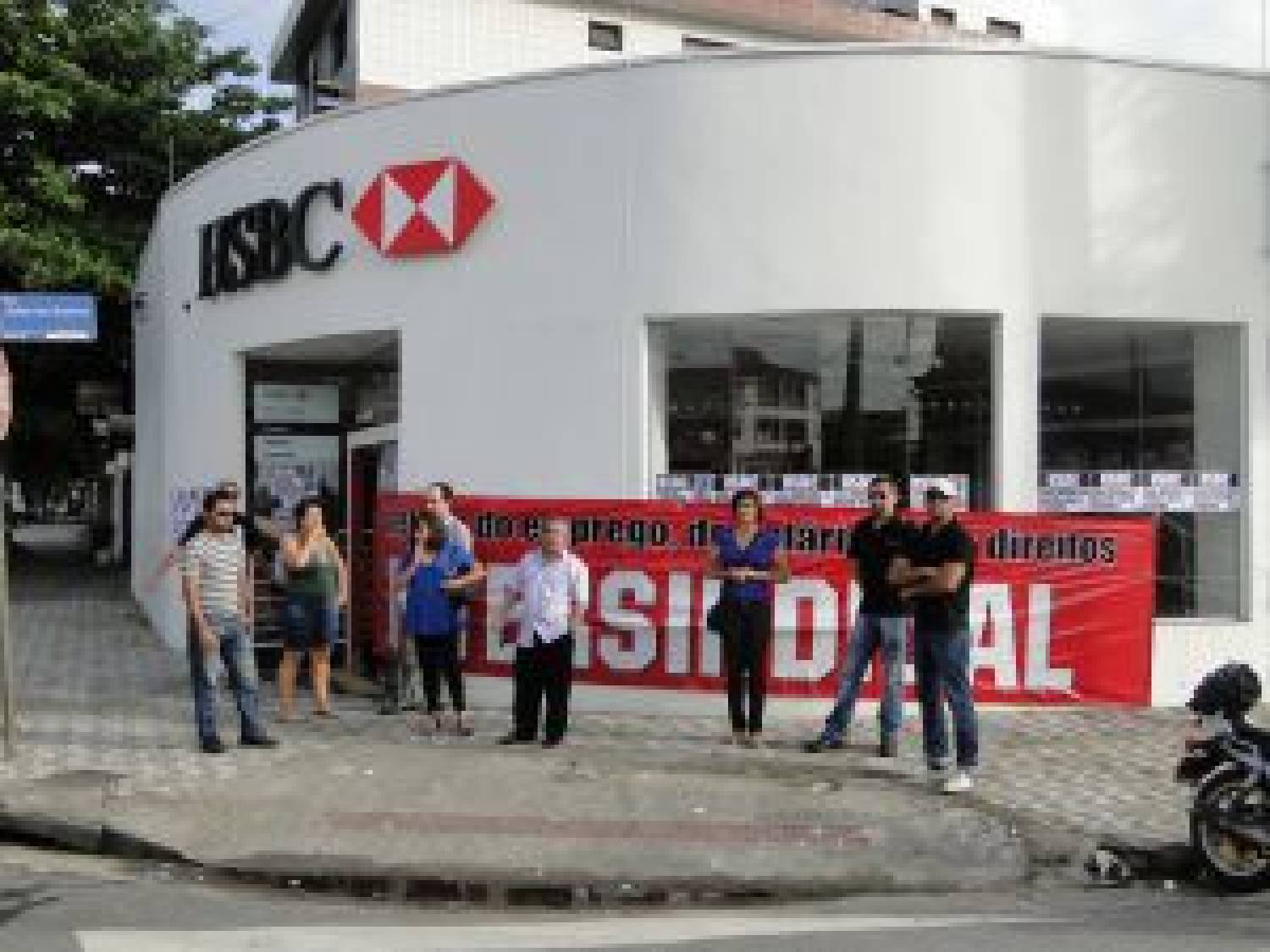 Demissão em massa: todas as agências do HSBC são paralisadas em Santos
