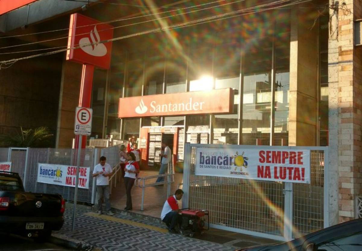 Agência em SV volta a ser fechada após Santander ignorar casos de assédio