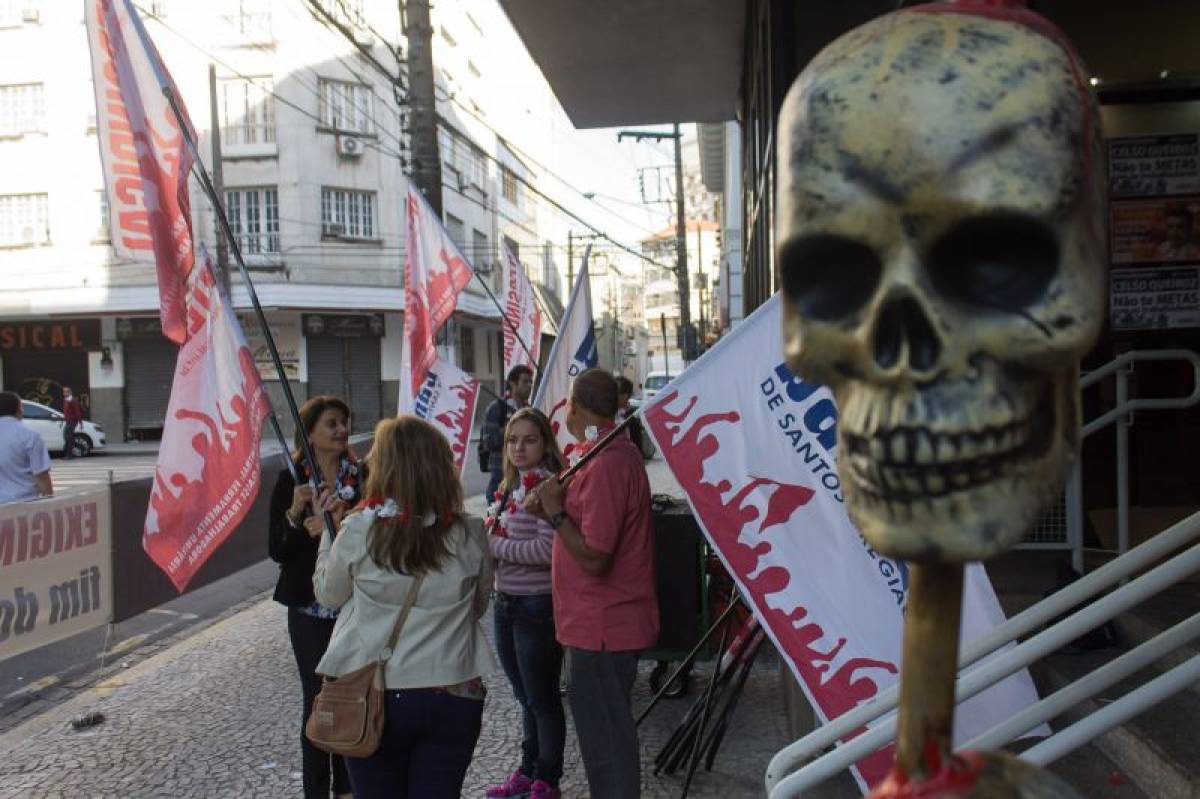 Santander obriga trabalhadores a fazer exame periódico fora da agência