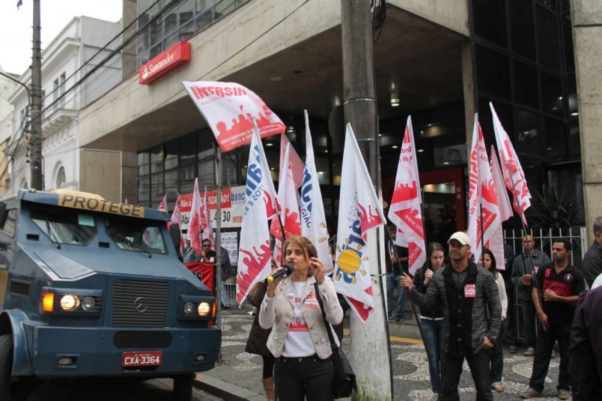 Santander não aceita suspensão das mudanças nos planos de saúde