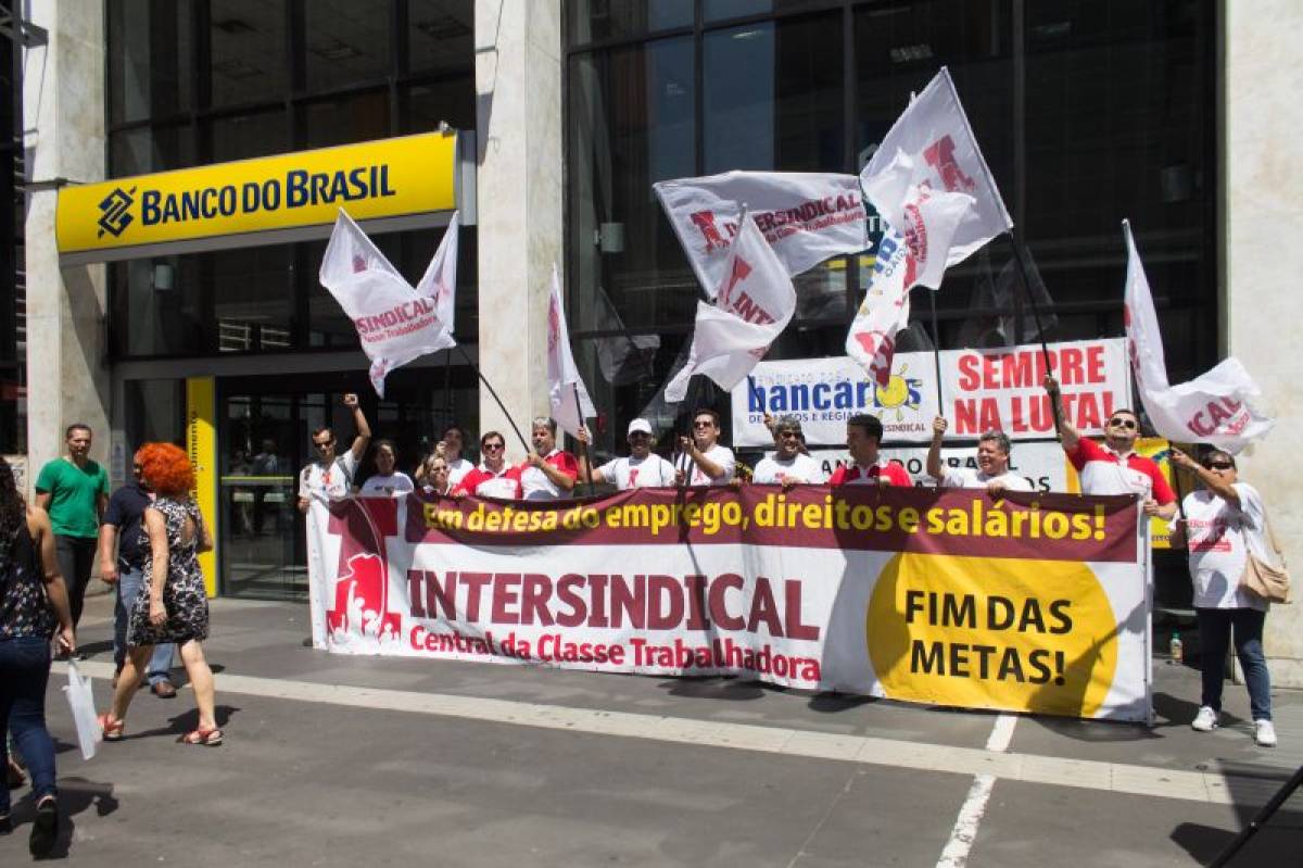 Sindicato e Intersindical paralisam BB na Paulista