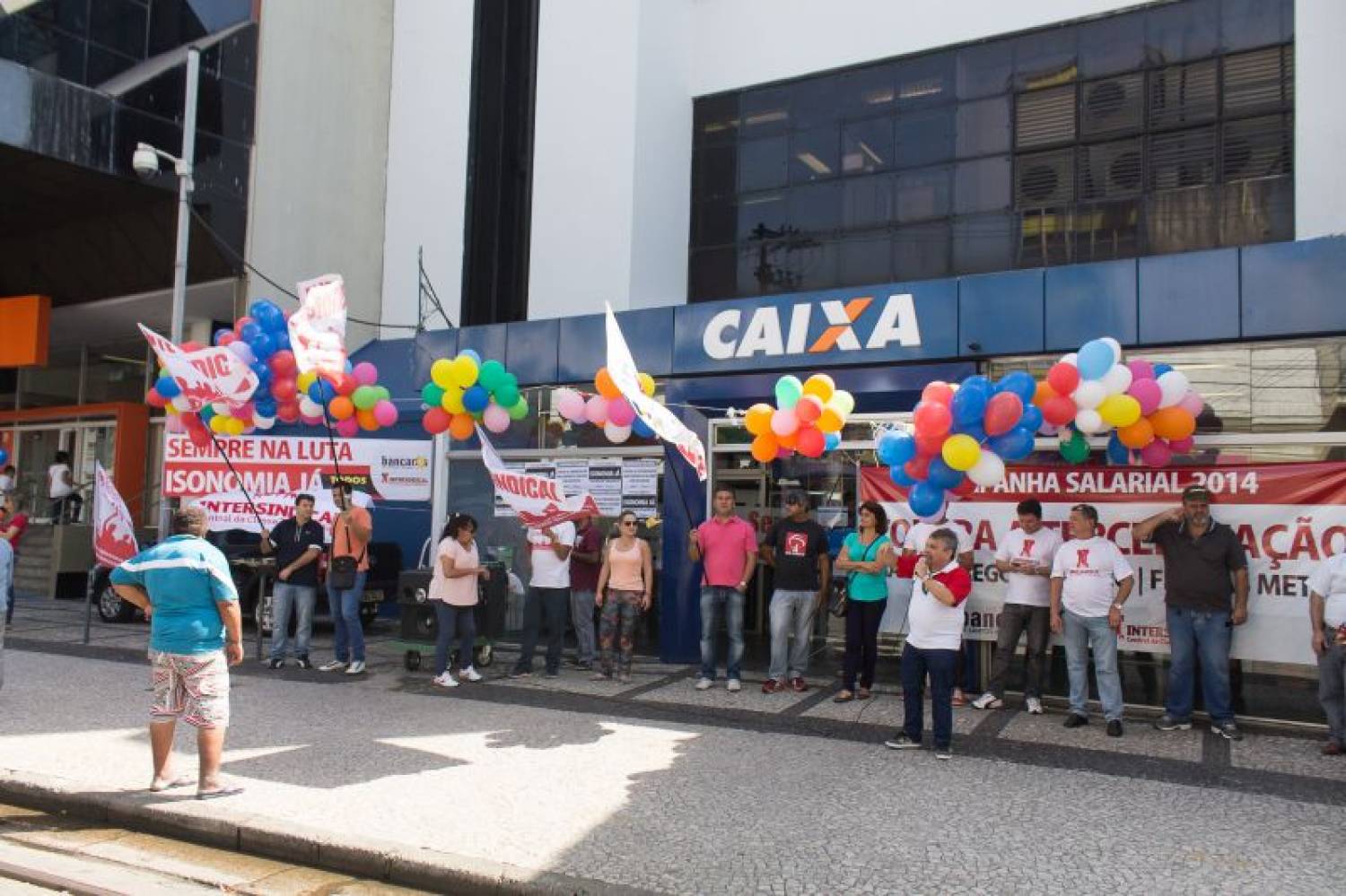 Dilma afirma que vai privatizar parte da Caixa