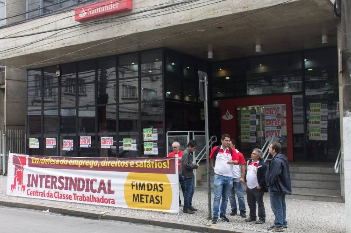 Bancários paralisam 90% das agências em Santos e Cubatão  