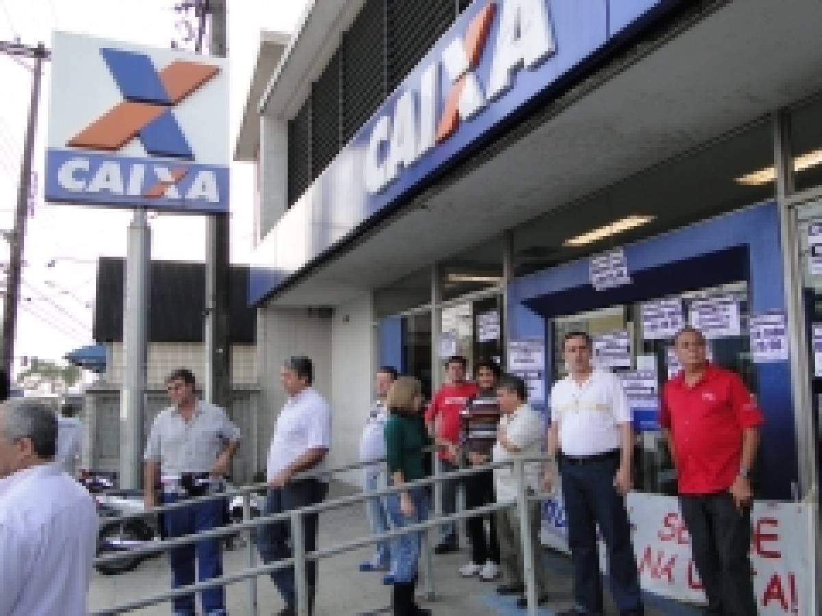 CAIXA: Bancários de Santos e Região paralisam agência de São Vicente