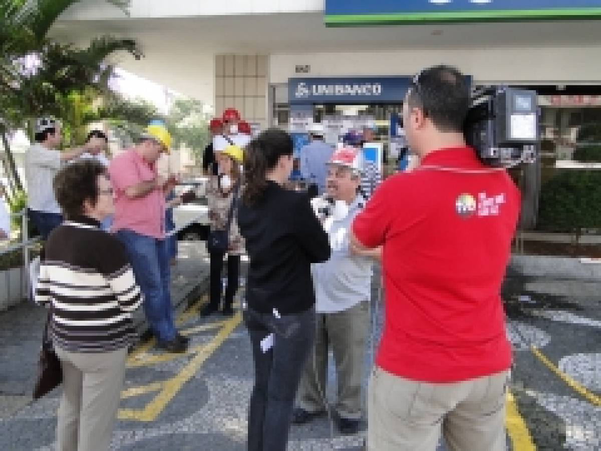 Unibanco: Bancários de Santos paralisam Ag. Conselheiro Nébias por falta de condições de trabalho