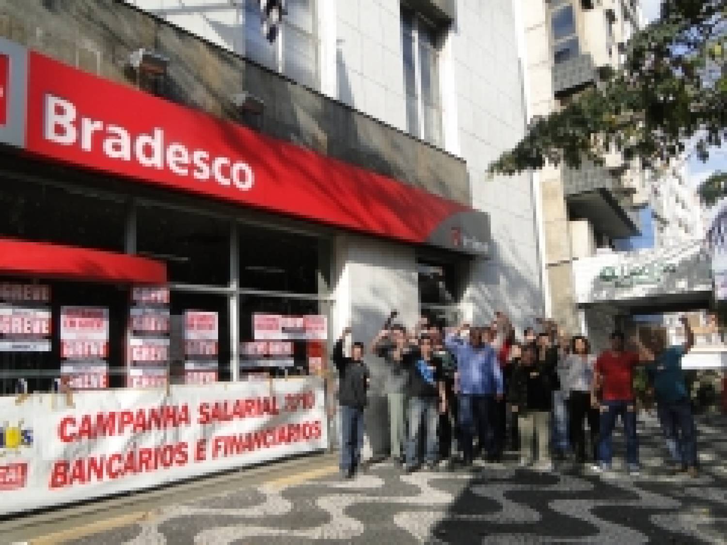 98% de agências paralisadas em Santos