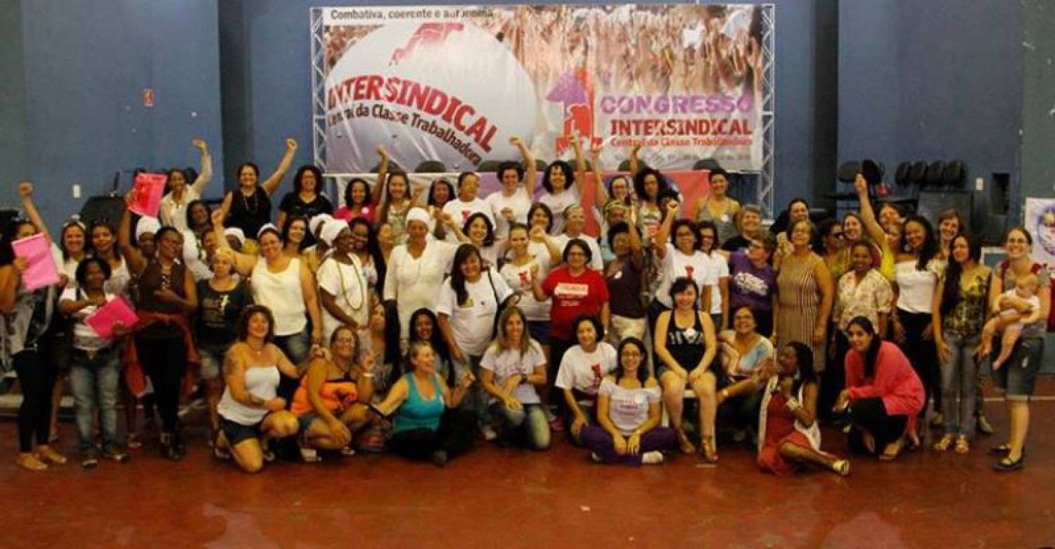 Mulheres da Intersindical : Nenhum golpe nos calará!