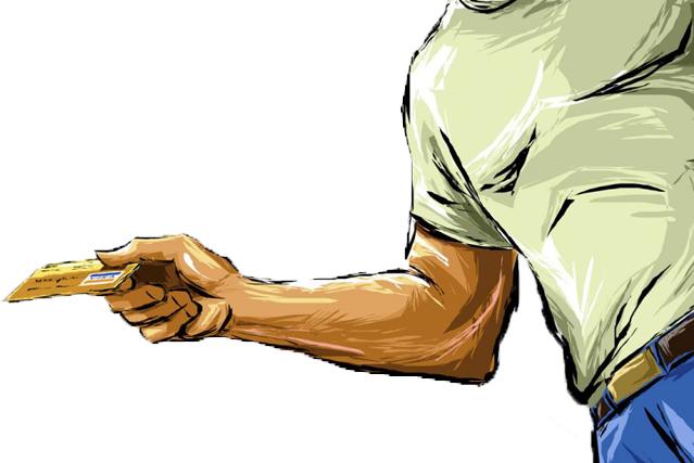 Idoso consegue suspender descontos por cartão de crédito 