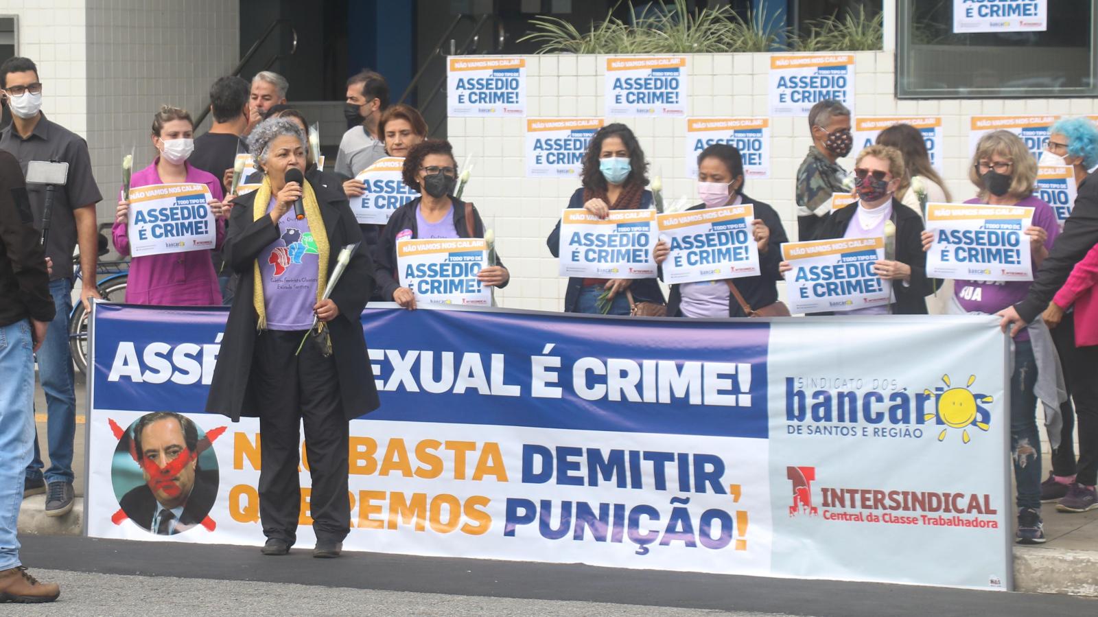 Santos: Sindicato faz ato na Caixa contra assédio sexual de Pedro Guimarães