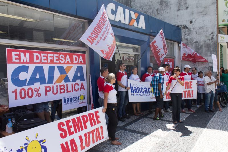 Mudan\u00e7as na Caixa indicam privatiza\u00e7\u00e3o [SEEB Santos e Regi\u00e3o]